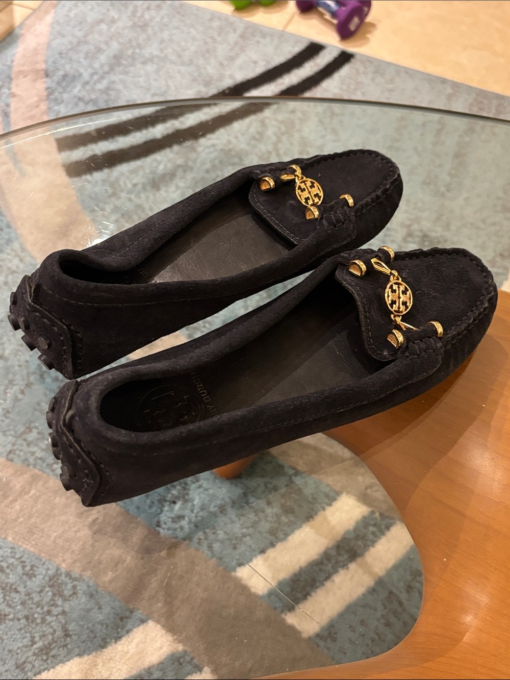 Tory Burch Daria Navy Suede Driving Loafers with Gold Logo - Picture 4 of 8